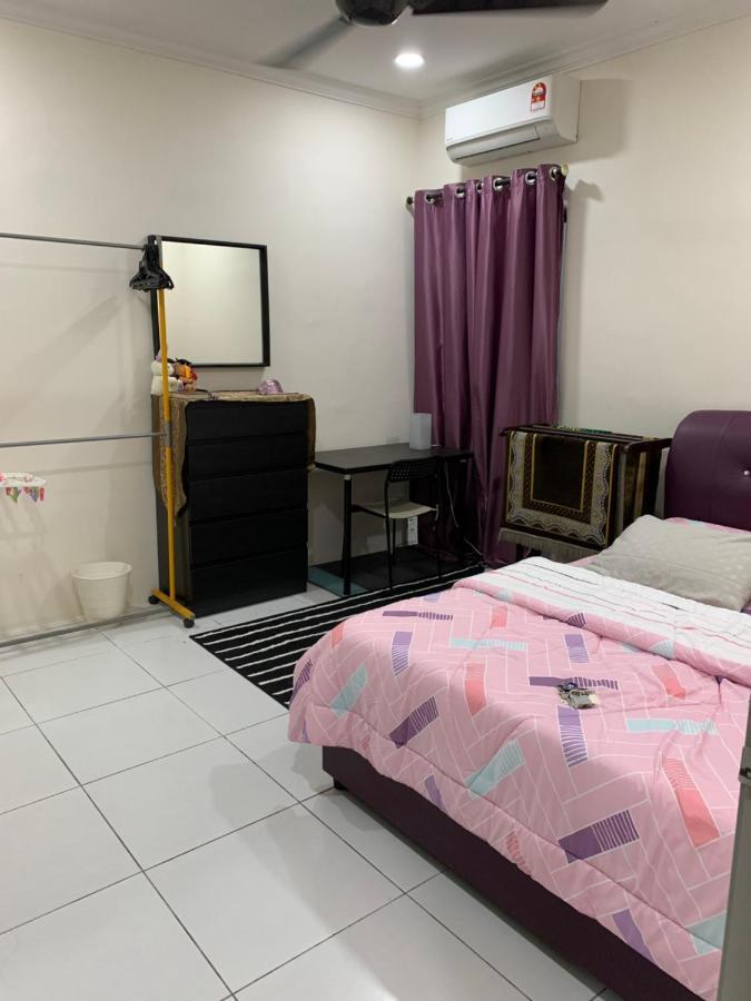 Rosevilla Homestay - 3R2B Fully Aircond Wifi Bandar Puncak Alam Luaran gambar