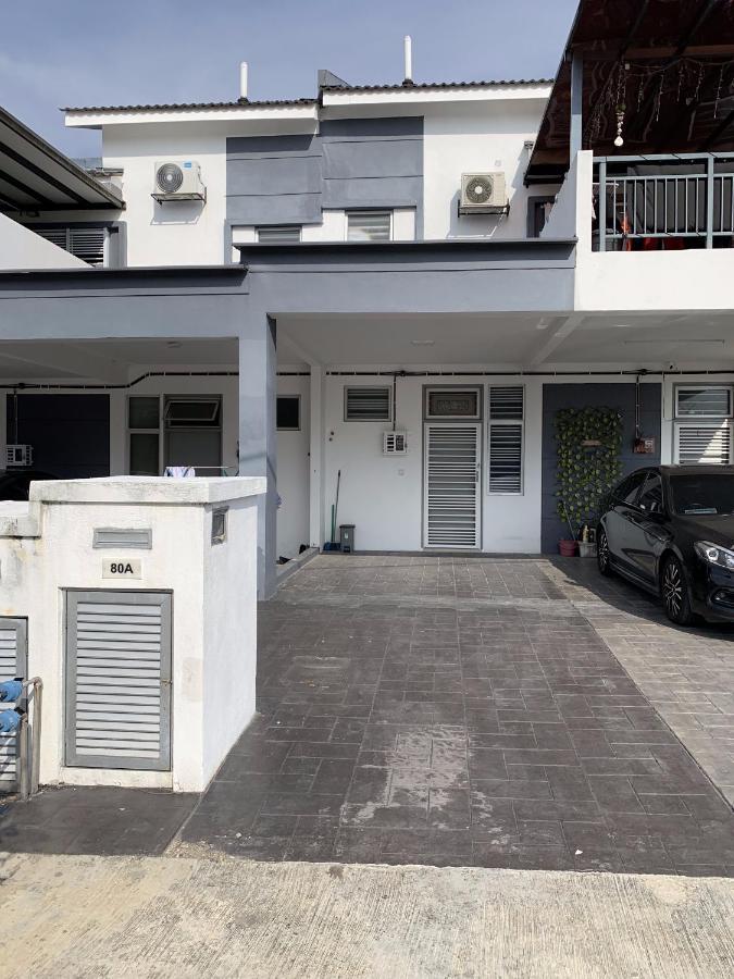 Rosevilla Homestay - 3R2B Fully Aircond Wifi Bandar Puncak Alam Luaran gambar