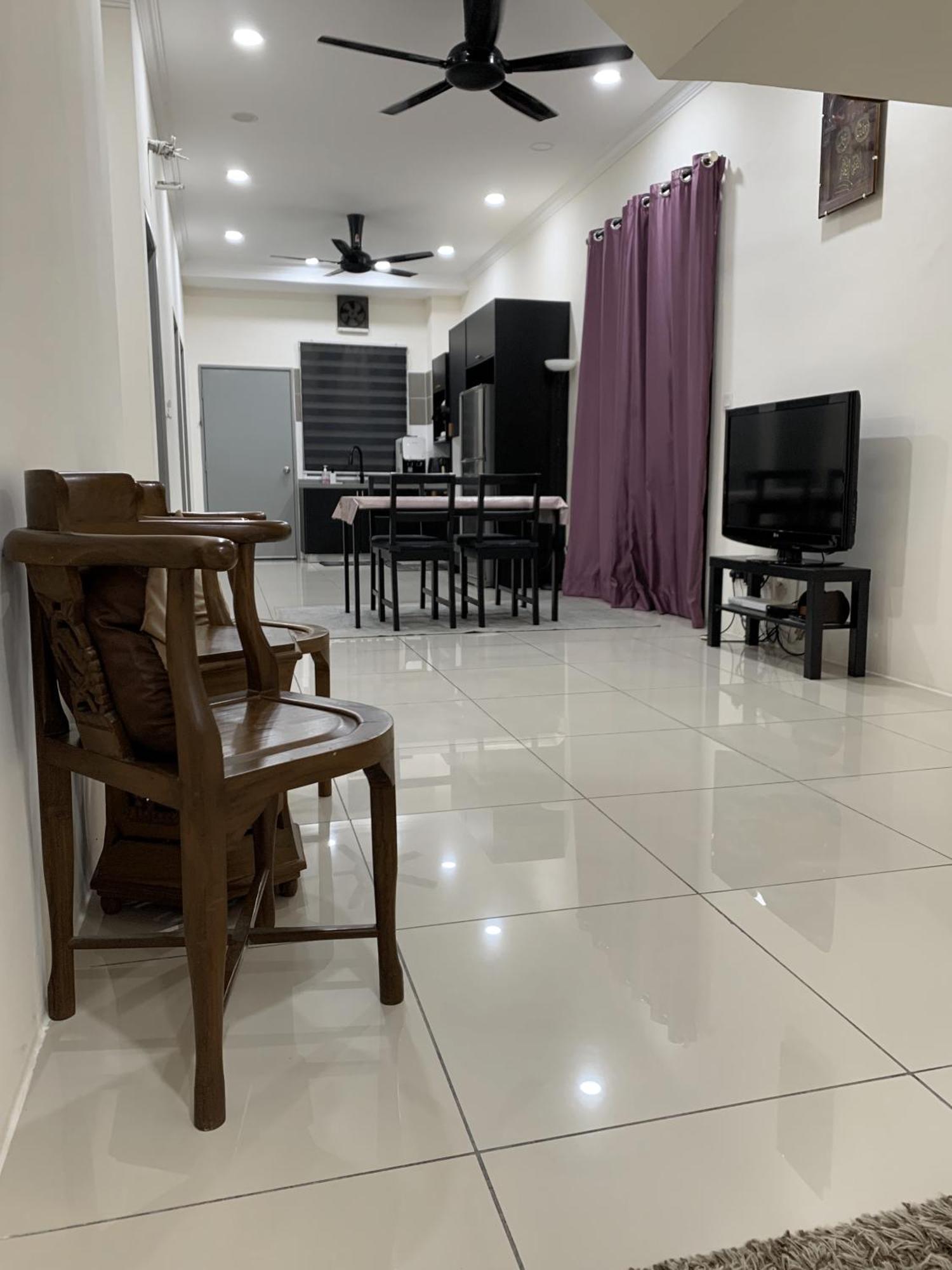 Rosevilla Homestay - 3R2B Fully Aircond Wifi Bandar Puncak Alam Luaran gambar